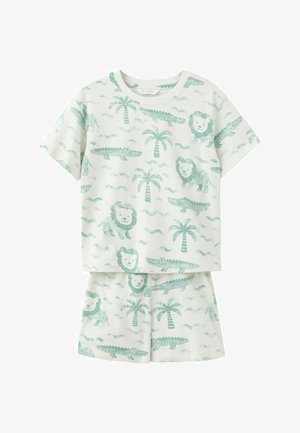 Ensemble pour enfants composé d'une chemise blanche à manches courtes et d'un short, avec un motif de lions cartoon verts clairs, de crocodiles, de palmiers et de lignes ondulées.