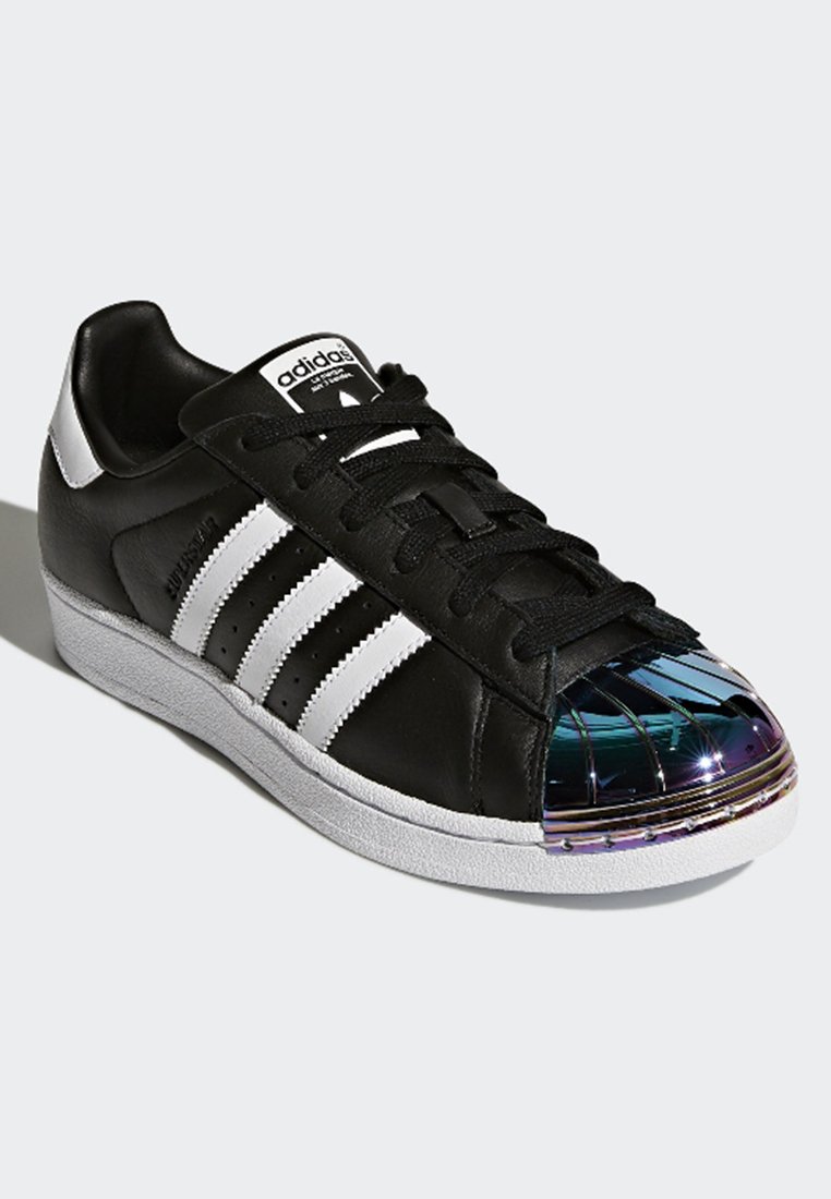 adidas spaccio