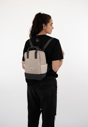 JONA SMALL - Rucksack - sand-grau