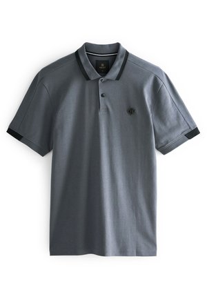 Szara koszulka polo z czarnym kołnierzykiem i akcentami na ramionach. Wykonana z teksturowanej tkaniny, z małym logo na piersi. Krótkie rękawy.