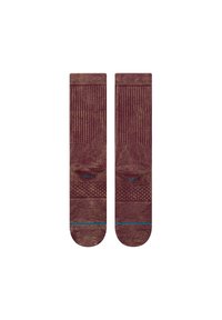 Calcetines burdeos con diseño acanalado, patrón de diamantes en el talón y rayas de acento turquesa en los bordes superior e inferior.