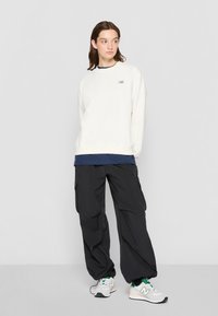 New Balance PANT - Παντελόνι cargo - black