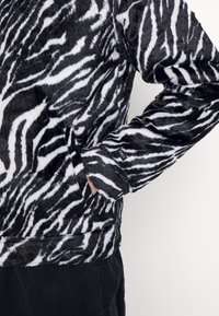 Obey Clothing Light jacket - black