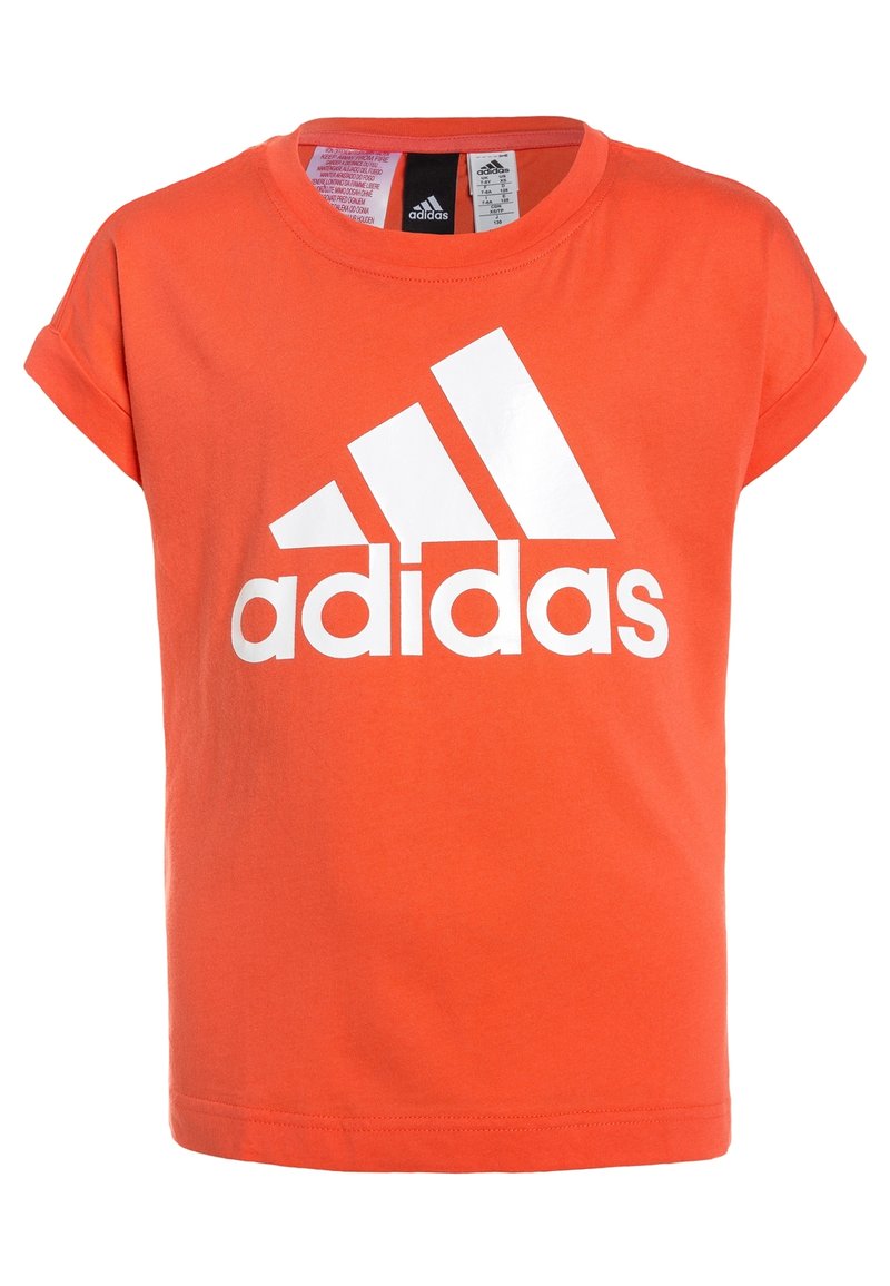 Pomarańczowa bawełniana koszulka z białym logo Adidas i trzema ukośnymi paskami. Krótkie rękawy i klasyczny okrągły dekolt.