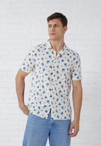 Pier One LINEN MIX BLEND SHIRT - Button down-skjorte - offwhite/blue
