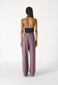 MSCH Copenhagen MIRABELLE MICHELLE PLEAT PANTS - Pantaloni - black plum