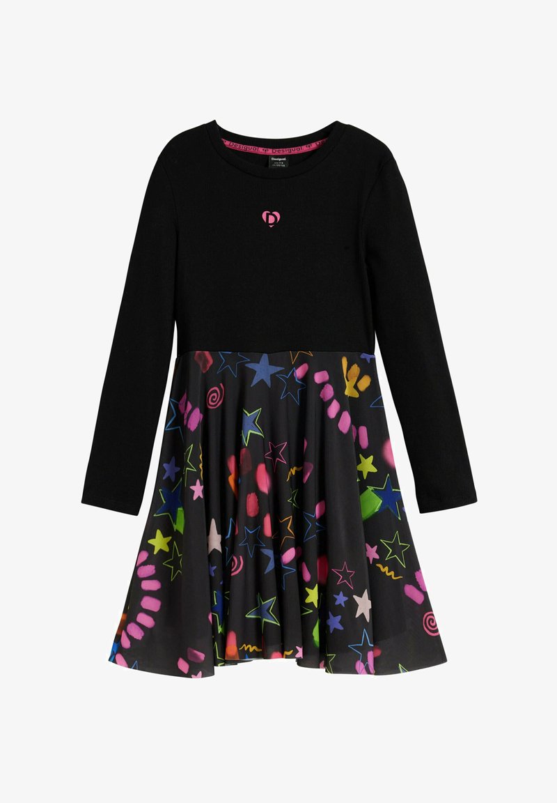 Vestido negro de manga larga con una falda colorida y estampada que presenta estrellas, remolinos y formas en rosa, verde y azul sobre un fondo negro.