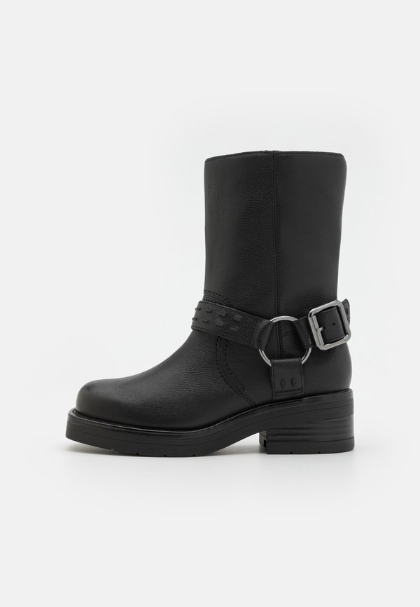 REBELLE UP - Platform boots