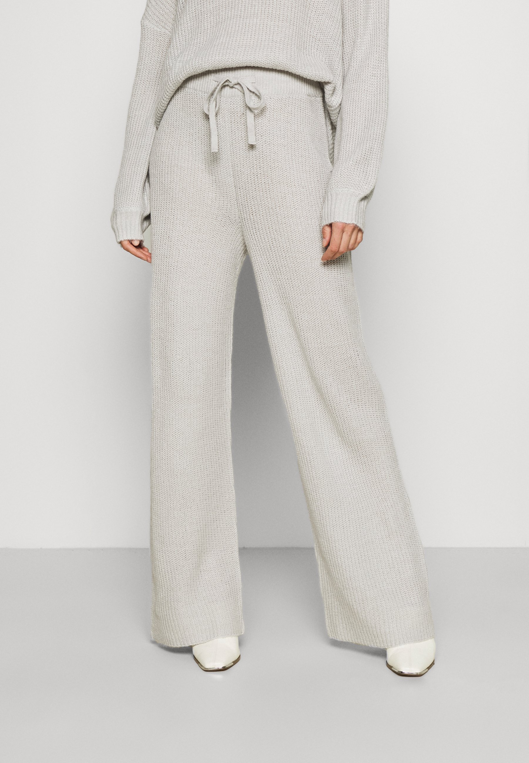 Missguided Tall PREMIUM BOYFRIEND WIDE LEG - Jogginghose - grey/hellgrau -  Zalando.de