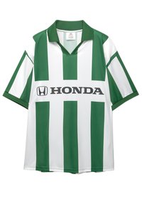 Groene en witte gestreepte voetbalshirt met een V-hals kraag. Heeft een groot zwart "HONDA" logo in het midden. Gemaakt van gladde stof.