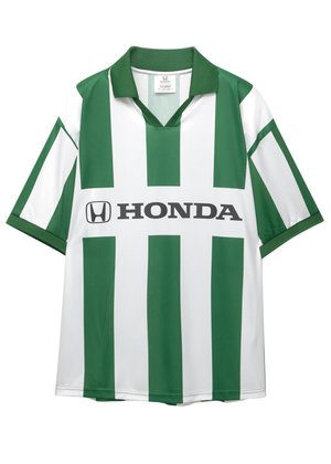 Grøn- og hvidstribet fodboldtrøje med V-hals krave. Har et stort sort "HONDA" logo i midten. Lavet af glat stof.