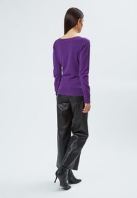INFLUENCER V-NECK BASIC - Maglione - purple