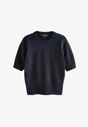 Tamsiai mėlynas megztinis su trumpomis rankovėmis. Yra briaunuota apykaklė ir apačia. Minkšta tekstūra, atsipalaidavęs kirpimas. Prekės ženklas matomas viduje.