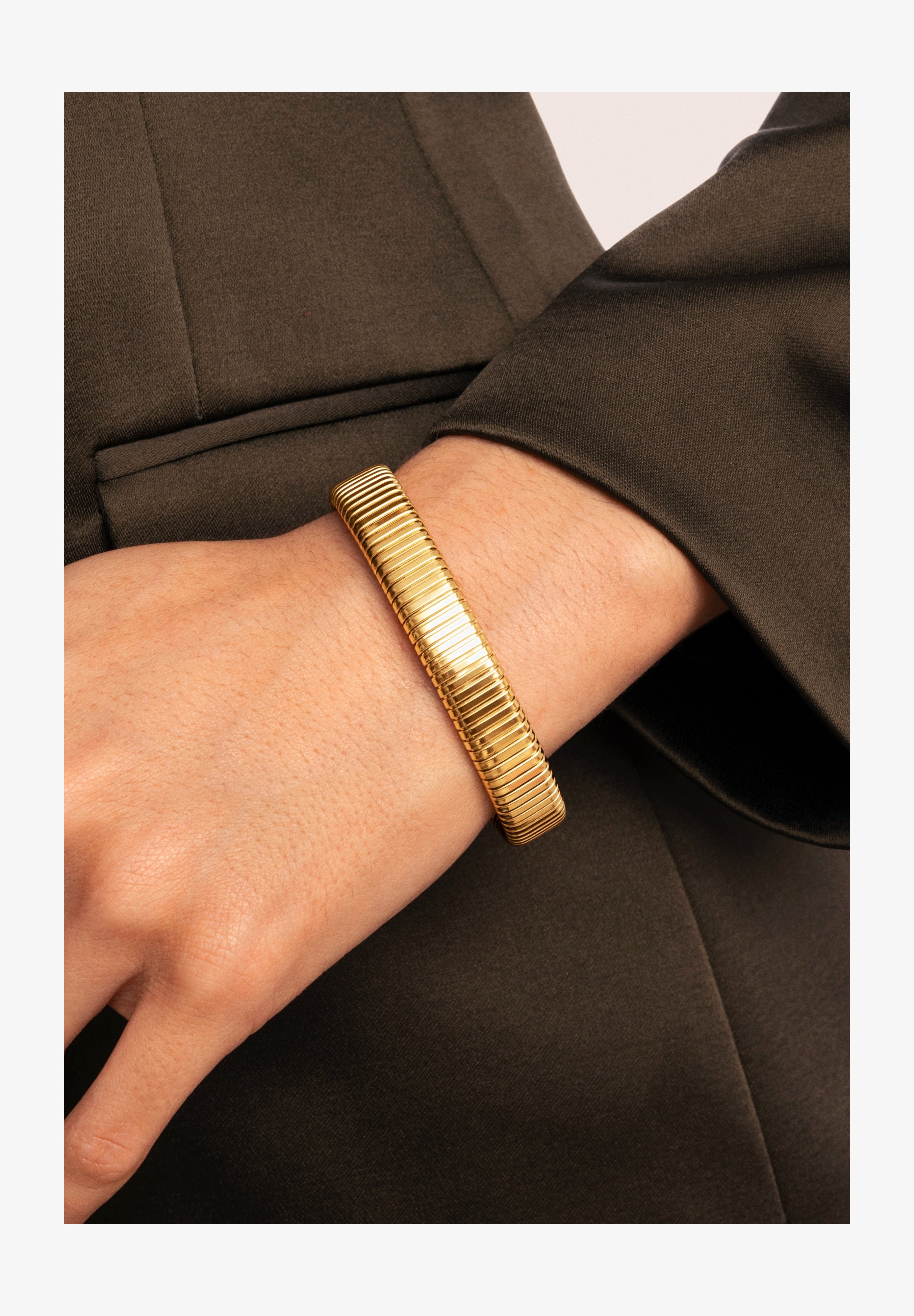 Bracciale Flessibile Big Belt SINGULARU - Acciaio Placcato Oro 18kt O Acciaio, Gioiello Donna Resistente All'Acqua, Diametro 6x5 Cm