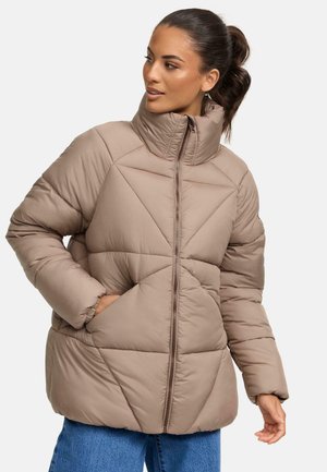 Beige pufferjack met hoge kraag, geometrisch quiltpatroon, ritssluiting aan de voorkant en zijzakken. Comfortabel, warm en lichtgewicht.