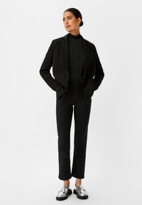 comma casual identity TAILLE HAUTE À - Jeans a sigaretta - schwarz