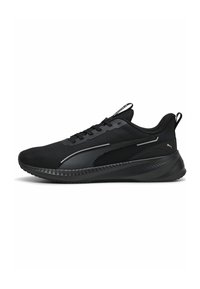 Des chaussures de sport noires avec un dessus en mesh, des accents texturés et une semelle rembourrée. Présente des lignes épurées et des détails de logo subtils.