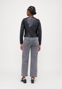 Vero Moda Petite VMRILEY RIO SHORT JACKET - Jakna od umjetne kože - black