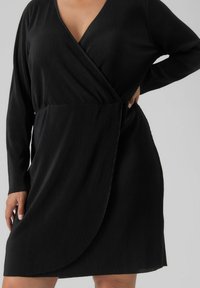 Vero Moda Curve Robe de jour - black