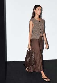 Massimo Dutti MOULINÉ ROUND NECK WITH BUTTONS - Smanicato - brown