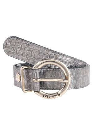 Ceinture grise de créateur avec un motif répétitif du logo "Guess" et une boucle ronde en argent gravée du nom de la marque "GUESS".