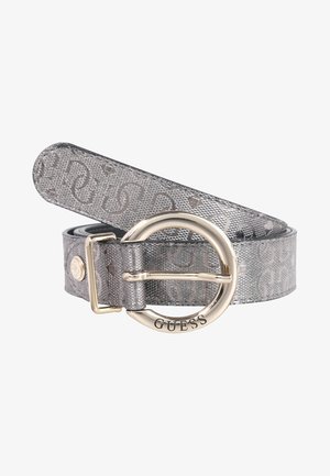 Ceinture grise de créateur avec un motif répétitif du logo "Guess" et une boucle ronde en argent gravée du nom de la marque "GUESS".