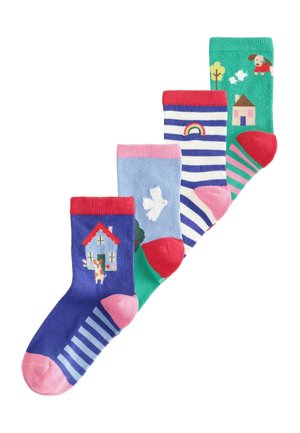 Vier bunte Kindersocken mit Mustern, darunter ein Hund, ein Haus, eine Taube und ein Regenbogen in verschiedenen Streifen und leuchtenden Farben.