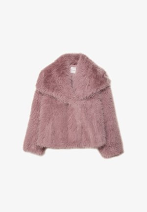 Faux-Felljacke in zartem Rosa, mit breitem Kragen, kürzerem Schnitt und strukturiertem, flauschigem Aussehen. Keine sichtbaren Verschlüsse.
