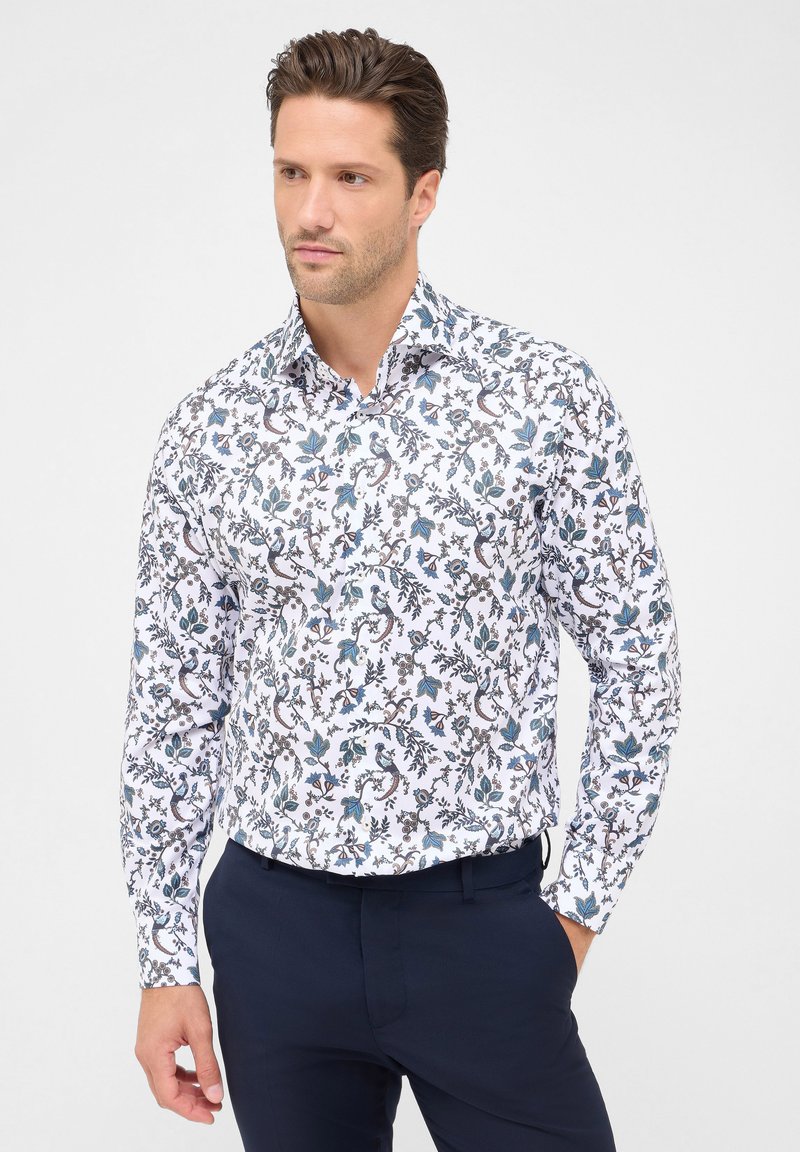 Camicia a maniche lunghe di colore bianco con un dettagliato motivo floreale nei toni del blu, verde e marrone. Collo button-down e design a vestibilità standard.