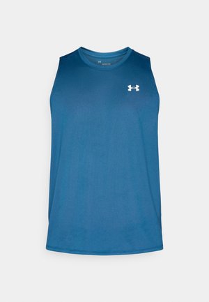 Blaues, ärmelloses Sporttop aus leichtem Stoff. Verfügt über einen Rundhalsausschnitt und ein weißes Logo auf der oberen linken Brustseite.