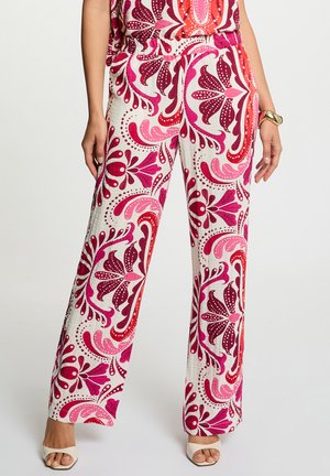 Letvægtsbukser med mønster, der har en hvid bund og livlige pink, røde og lilla blomsterdesigns. Elastisk talje og vid benudskæring.