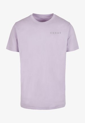 Ljubicasta pamučna majica s kratkim rukavima, okruglim izrezom i natpisom "POUZDANJE" ispisanim svijetlosivom bojom na lijevoj strani prsnog koša. Glatka tekstura, standardni kroj.