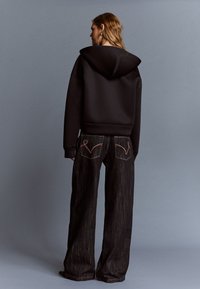 Bershka JACQUARD BOYFRIEND - Laza szabású farmerek - black