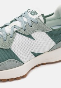 New Balance MS327 UNISEX - Sneakers basse - light grey/mottled oliv