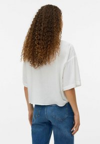 Vero Moda VMTHEA - Bluza s gumbima - snow white