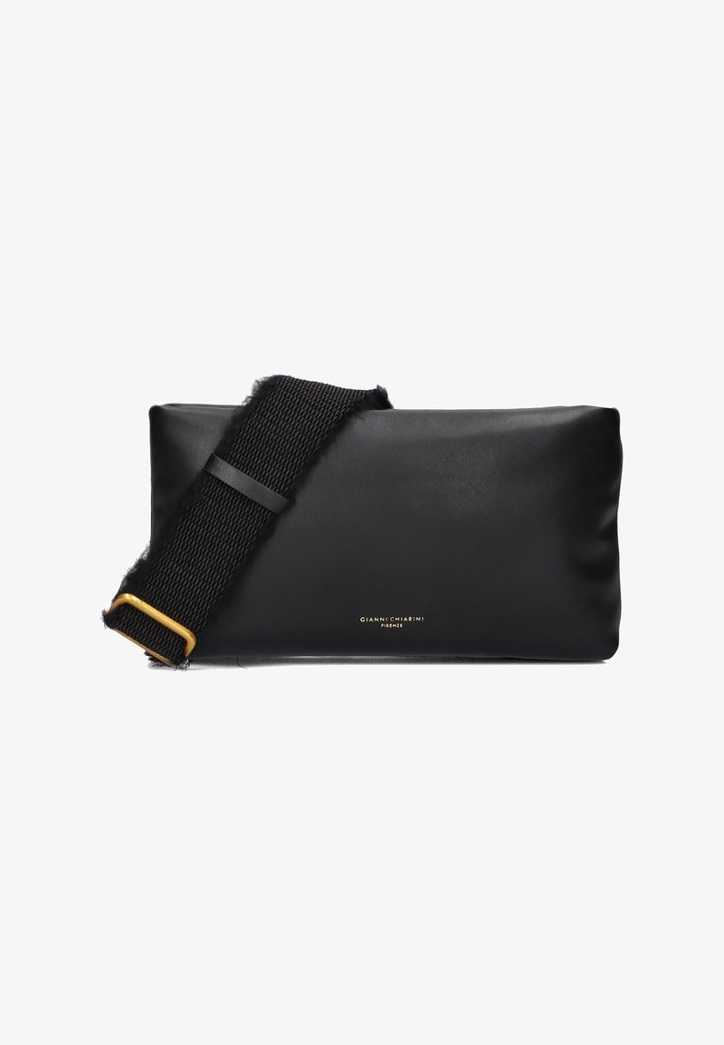 Schwarze Leder-Crossbody-Tasche mit rechteckiger Form, strukturiertem schwarzen Riemen und goldenen Hardware-Details. Mit Logo auf der Vorderseite.