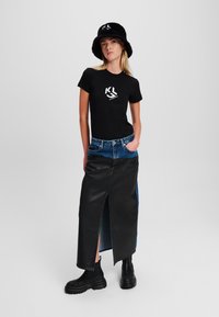 Karl Lagerfeld Jeans SLIM MONOGRAM - Marškinėliai su spaudiniu - black