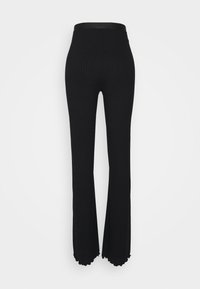 Czarne prążkowane dzianinowe spodnie dzwony z wysokim stanem i falbaniastym dołem. Charakteryzują się gładką teksturą materiału oraz dopasowanym krojem.