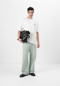 ARKK Copenhagen BOXY TEE UNISEX - Apdrukāts T-krekls - off white
