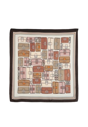 Sciarpa di seta con motivo di diverse borse rettangolari in tonalità marrone, beige, rosa e arancione su sfondo crema con bordo marrone scuro.