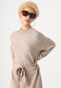 ONLY Petite ONLLEVA BELT DRESS - Φόρεμα-πουλόβερ - beige