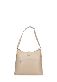 Borsa a spalla in pelle beige con forma curva, tasca frontale con zip e tracolla regolabile. Texture liscia con design minimalista.