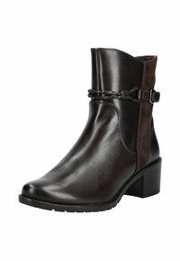 Bottine noire en cuir avec bride tressée, boucle latérale, panneau arrière en daim, bout arrondi et petit talon bloc.