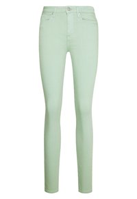 Jeans skinny verde menta hechos de denim suave y elástico. Cuenta con un diseño de cinco bolsillos y un cierre de botón y cremallera para un ajuste ceñido.
