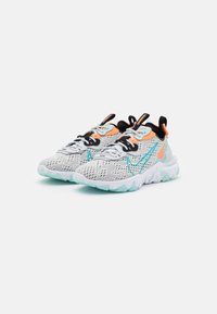 Nike Sportswear REACT VISION - Sapatilhas - pure platinum/turquoise blue/total orange/copa-black/white