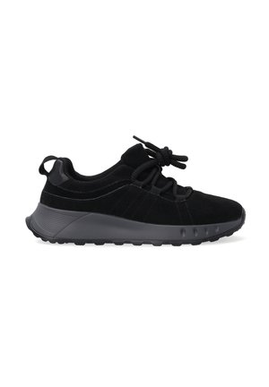 Schwarze Wildleder-Sneaker mit abgerundeter Zehenkappe, dicker Gummisohle und strukturierten Akzenten. Sie verfügen über ein Schnürdesign und einen gepolsterten Kragen für zusätzlichen Komfort.