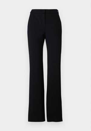 Schwarze Hose mit geradem Schnitt, glatter Textur und einem Bund mit einem einzelnen Knopfverschluss. Keine sichtbaren Muster oder Akzente.