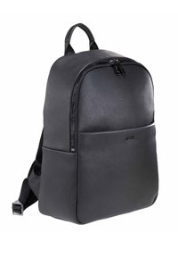 Černý kožený batoh se strukturovaným designem, hladkým povrchem a přední kapsou. Obsahuje nastavitelné popruhy a hlavní prostor na zip.