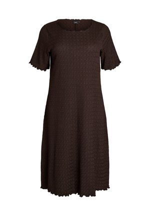 Vestido de manga corta color marrón oscuro con tejido texturizado, bordes en forma de ondas en las mangas, escote y dobladillo, largo hasta la rodilla, ajuste relajado.