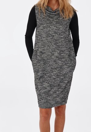 TATUUM, Robe en jersey - black